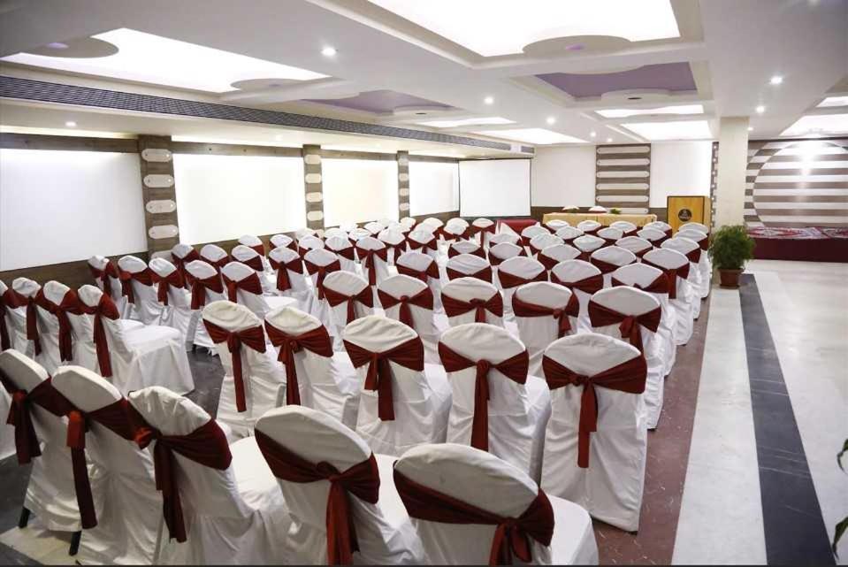 Palette Hotel Nisarga By Sunday Bhopal Bagian luar foto
