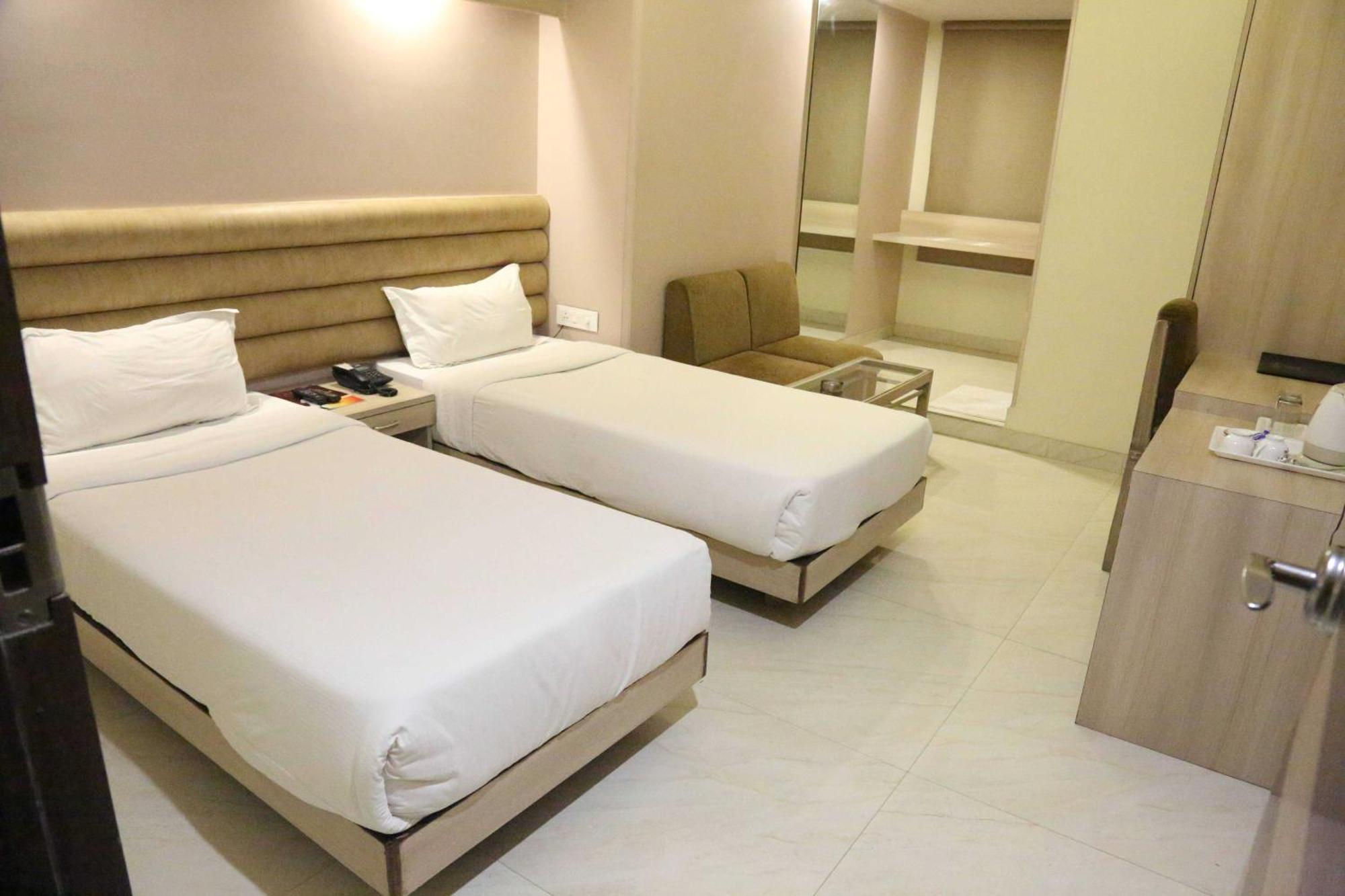 Palette Hotel Nisarga By Sunday Bhopal Bagian luar foto